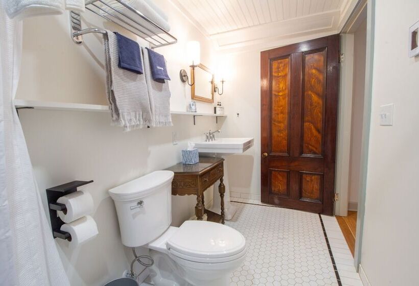 Отель Pert House