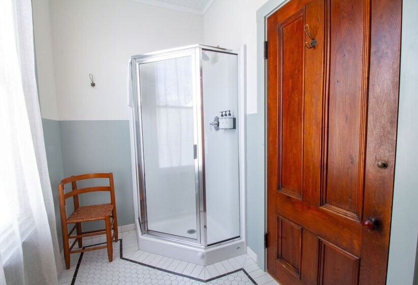 Отель Pert House