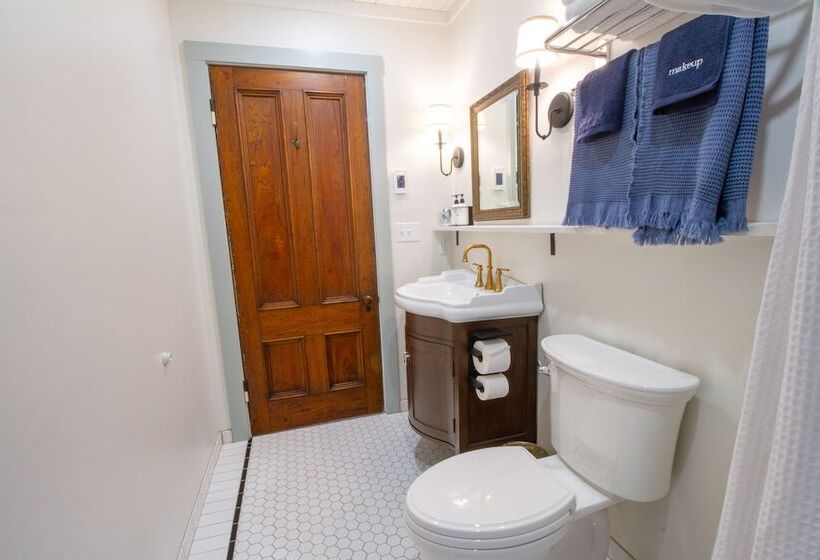 Отель Pert House