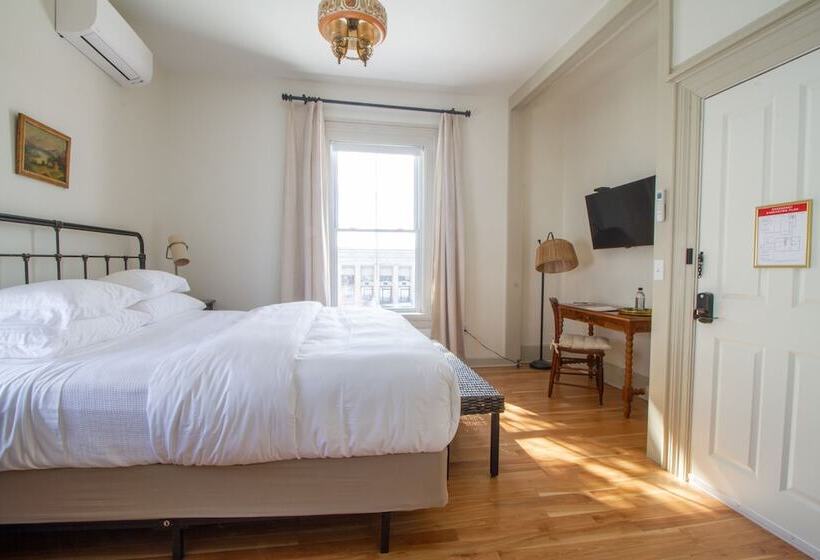 Отель Pert House