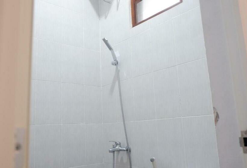 בית מלון כפרי Reddoorz Syariah Near Tanjung Karang Beach Mataram