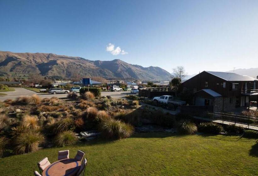 Clearbrook Motel & Serviced Apartments