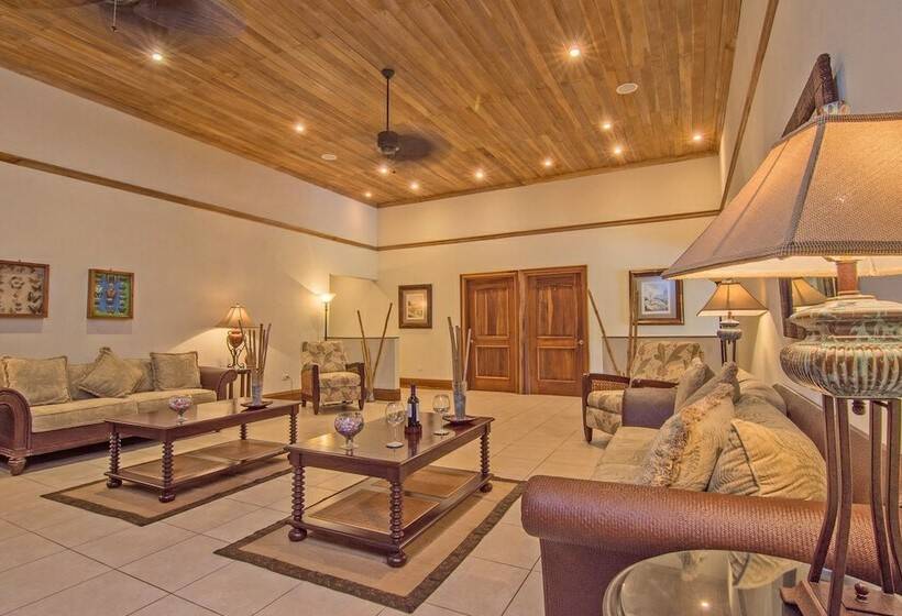 Crocodile Bay Resort