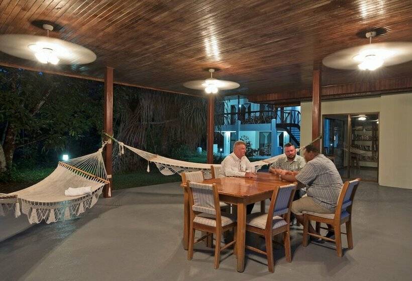 Crocodile Bay Resort