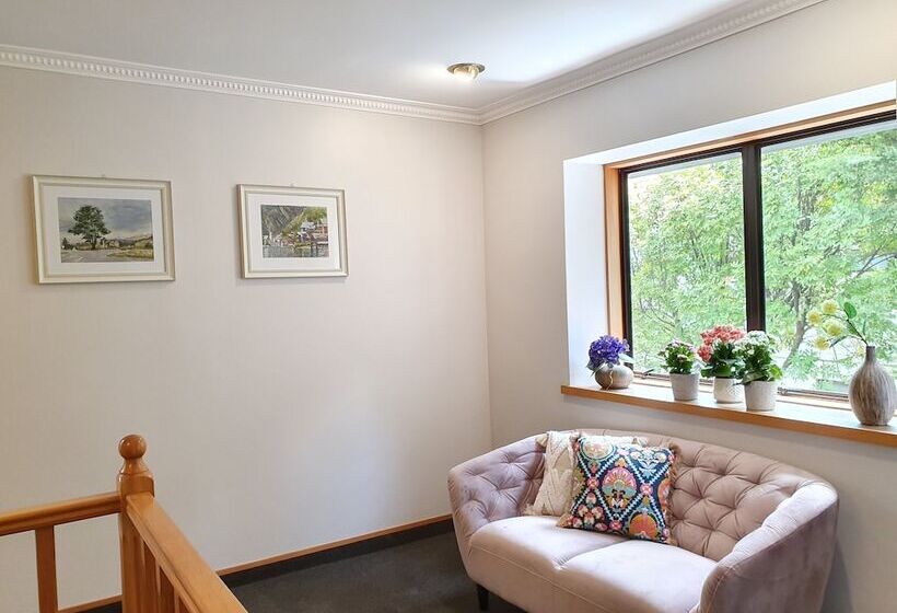 Fitzherbert Castle Motel