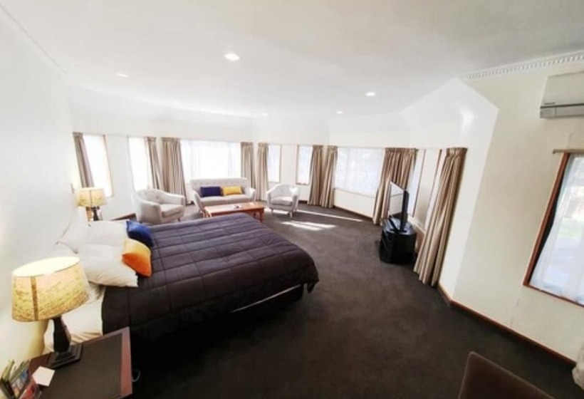 Fitzherbert Castle Motel