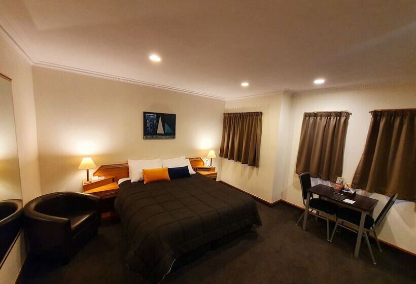 Fitzherbert Castle Motel