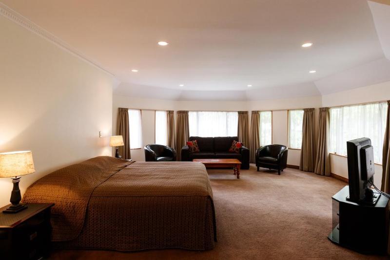 Fitzherbert Castle Motel