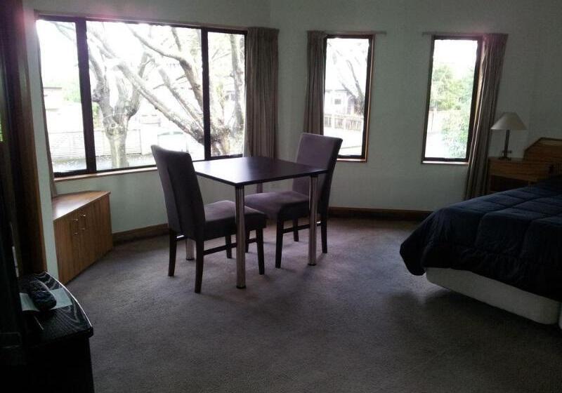 Fitzherbert Castle Motel