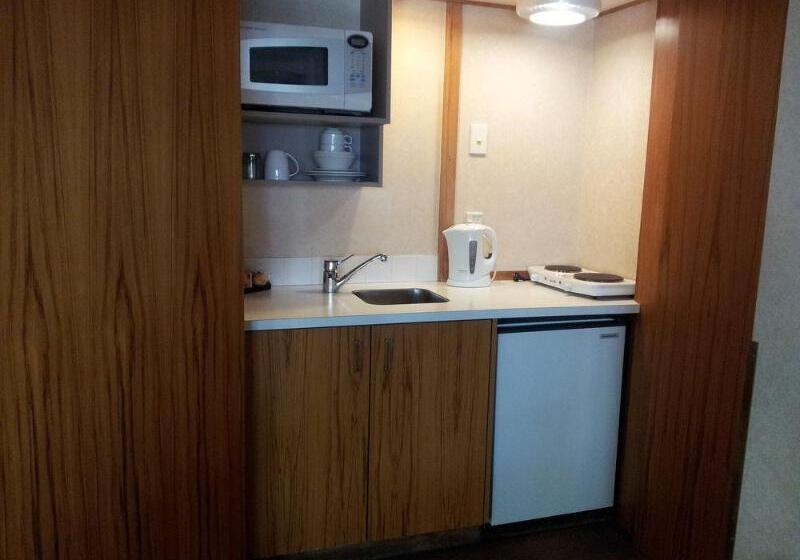 Fitzherbert Castle Motel