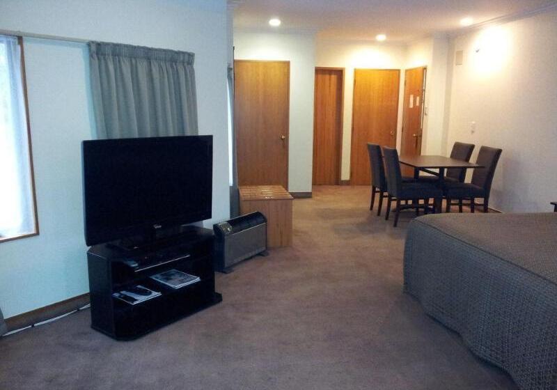 Fitzherbert Castle Motel