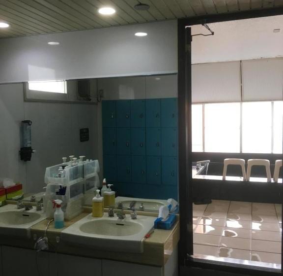 מלון כמוסות Capsule Inn Sapporo  Caters To Men