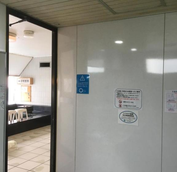 מלון כמוסות Capsule Inn Sapporo  Caters To Men