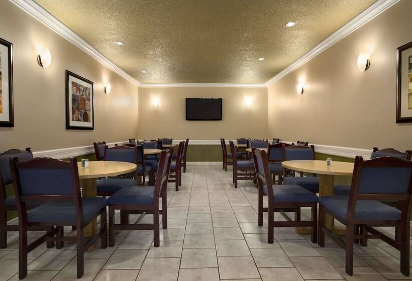 فندق Days Inn By Wyndham High Level
