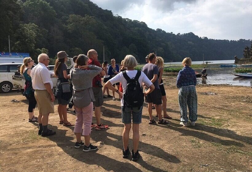 בית מלון כפרי Made Oka Homestay And Warung