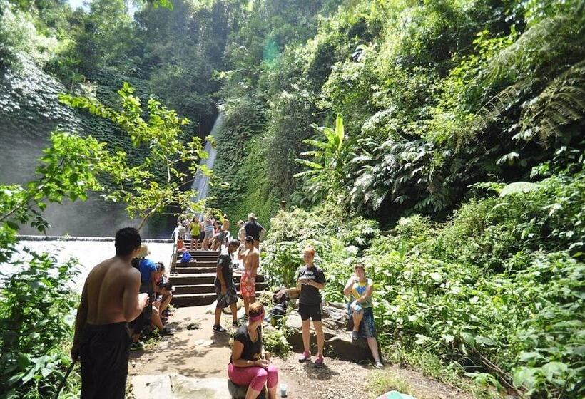 בית מלון כפרי Made Oka Homestay And Warung