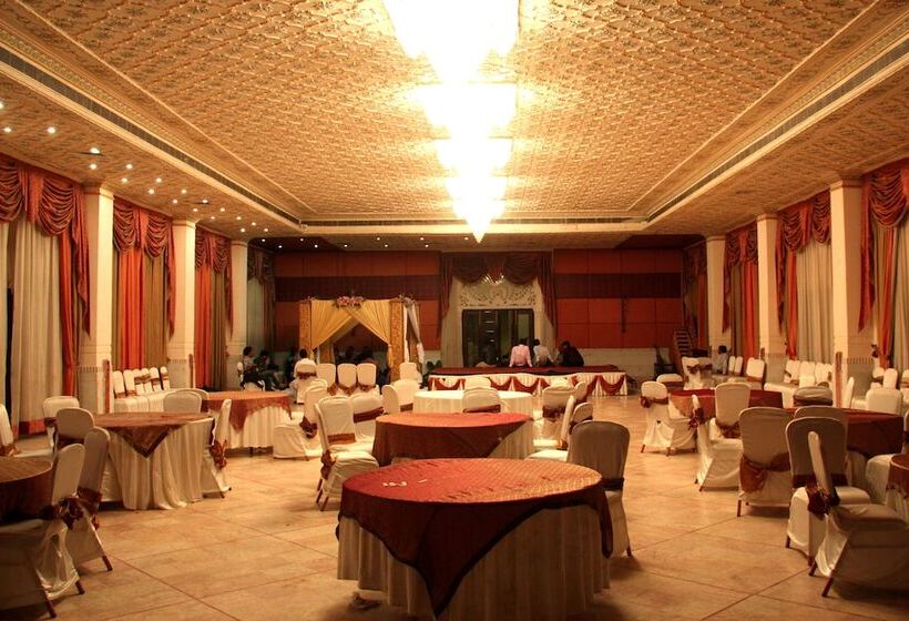 هتل Merwara Estate  A Luxury Heritage Resort