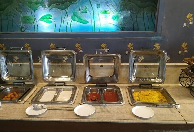 هتل Merwara Estate  A Luxury Heritage Resort