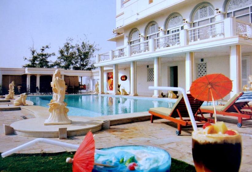 هتل Merwara Estate  A Luxury Heritage Resort