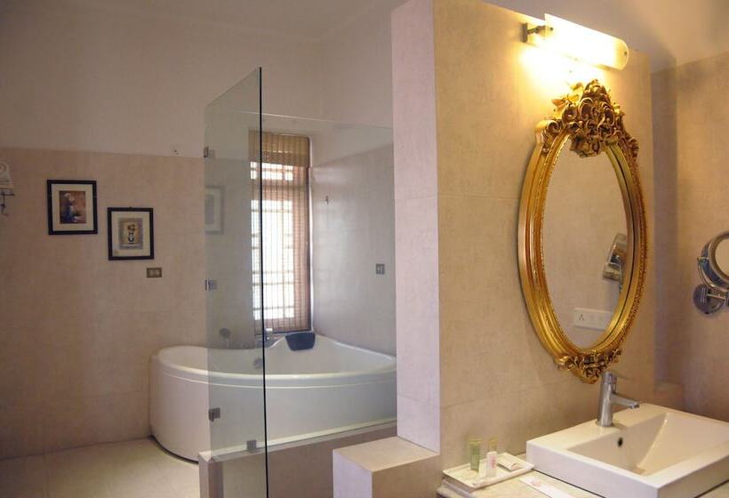 هتل Merwara Estate  A Luxury Heritage Resort