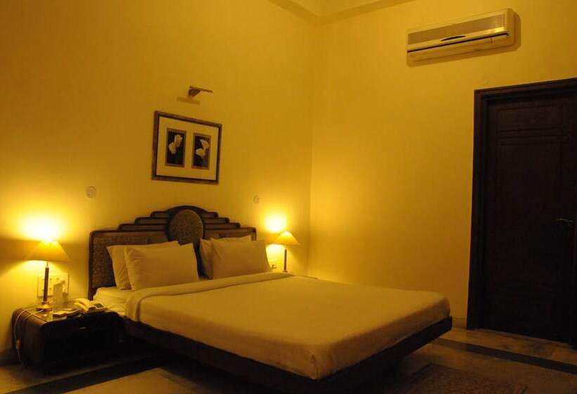 هتل Merwara Estate  A Luxury Heritage Resort