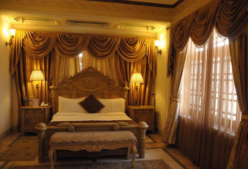 هتل Merwara Estate  A Luxury Heritage Resort