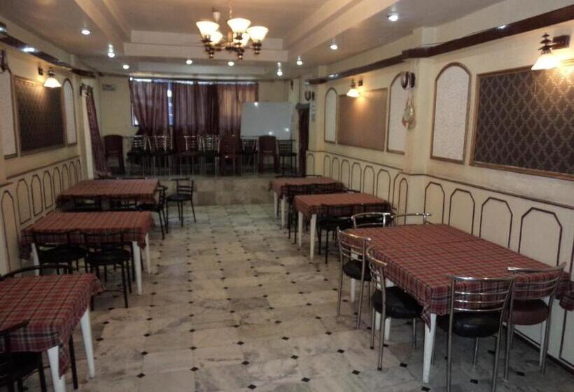 בית מלון כפרי Monsoon