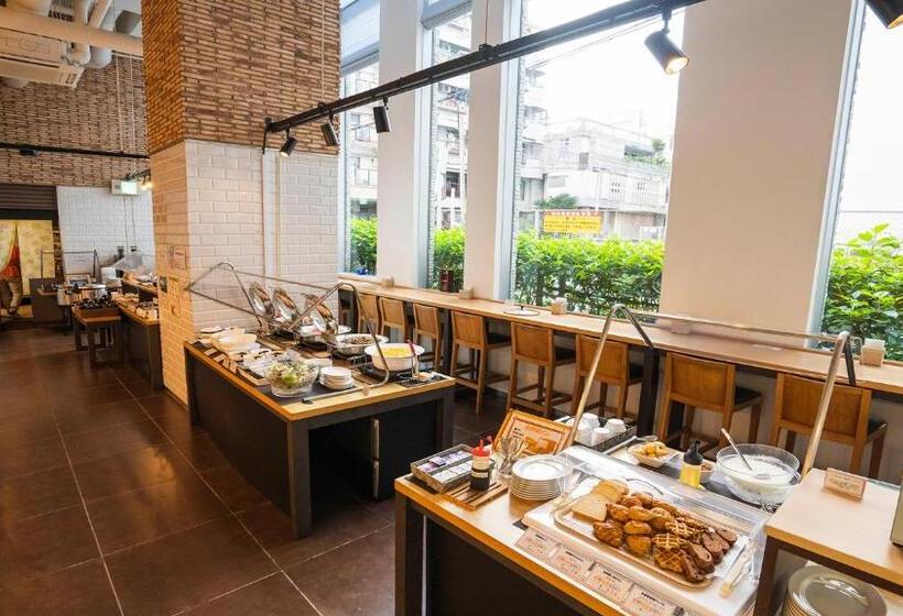 בית מלון כפרי Nishitetsu Resort Inn Naha