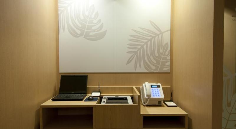 酒店 Nishitetsu Resort Inn Naha