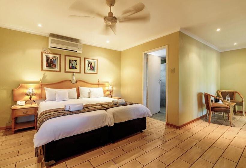 Отель Numbi & Garden Suites