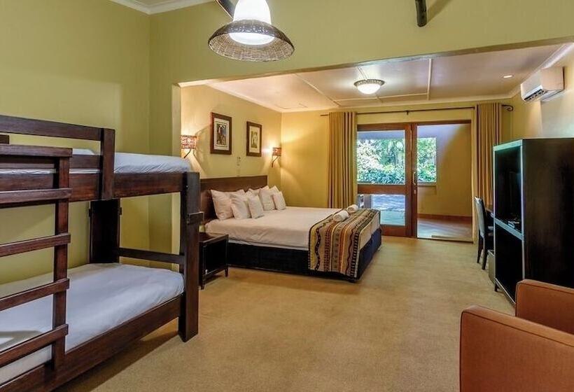 Отель Numbi & Garden Suites