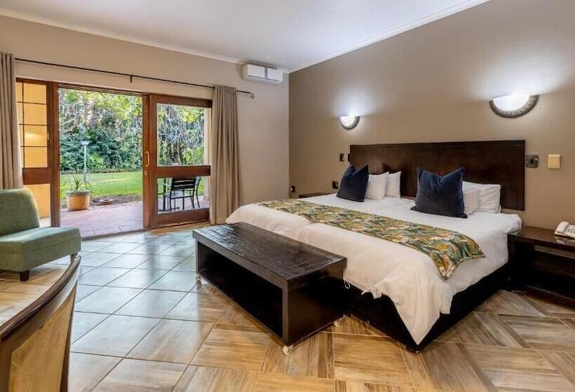 Отель Numbi & Garden Suites