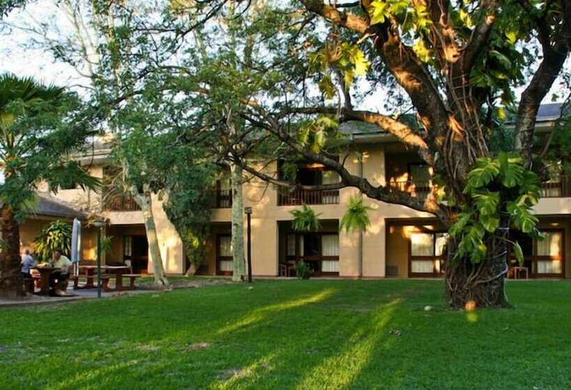 Отель Numbi & Garden Suites