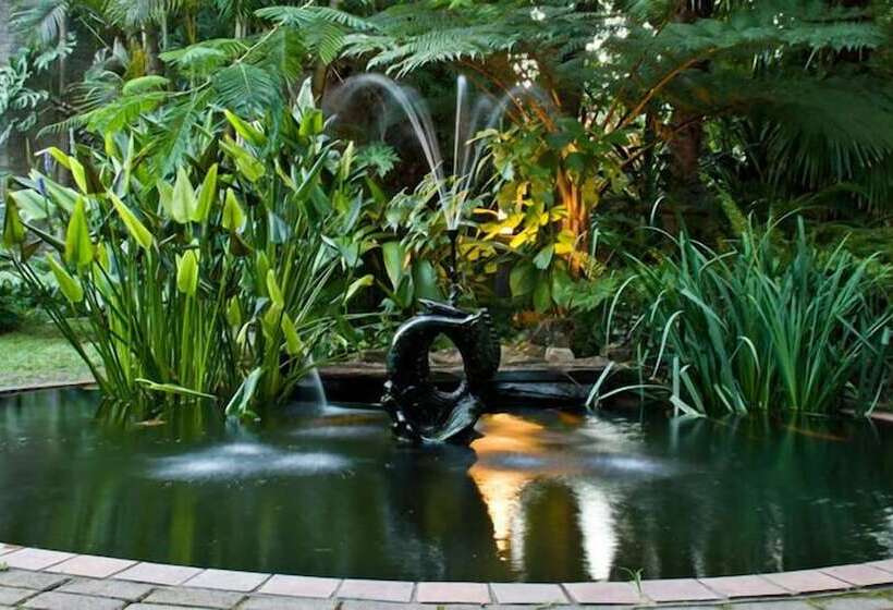 Отель Numbi & Garden Suites