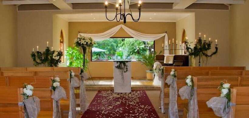 Отель Numbi & Garden Suites