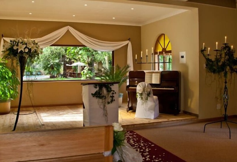 Отель Numbi & Garden Suites