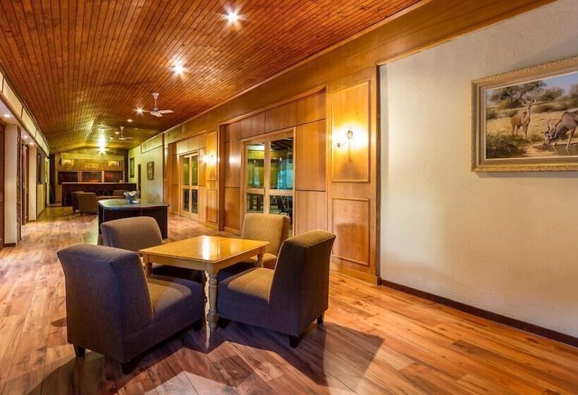 Отель Numbi & Garden Suites