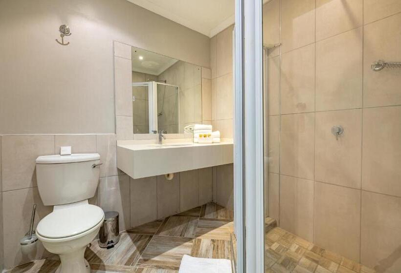 Отель Numbi & Garden Suites