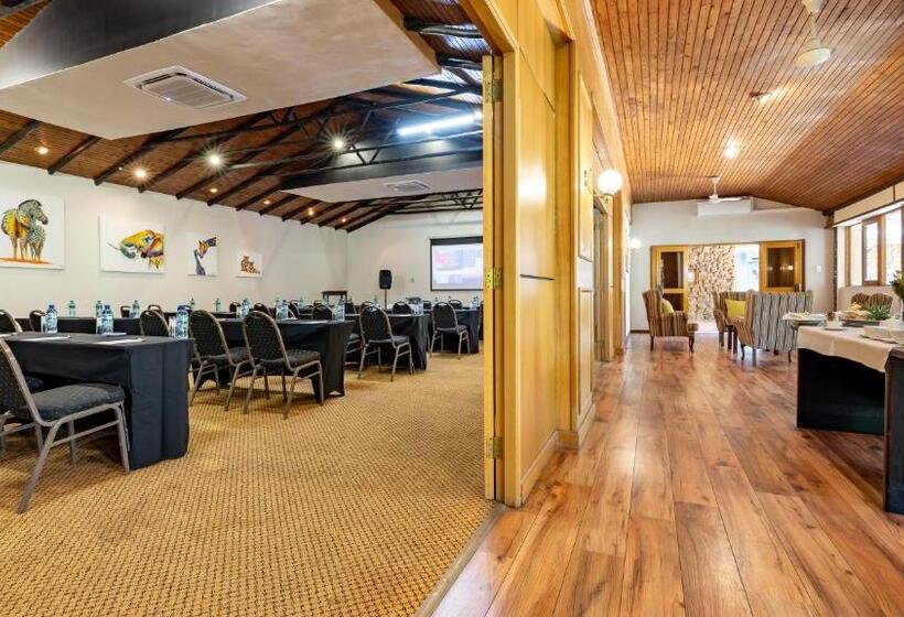 Отель Numbi & Garden Suites