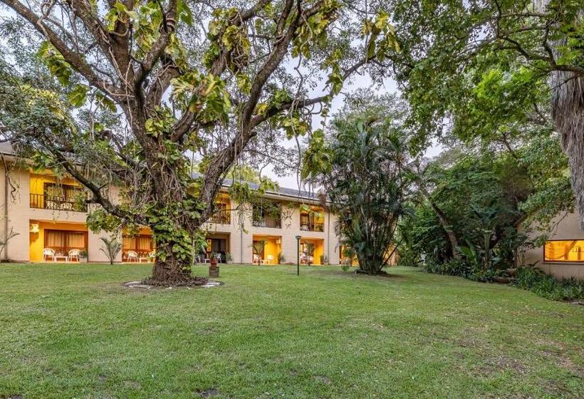 Отель Numbi & Garden Suites