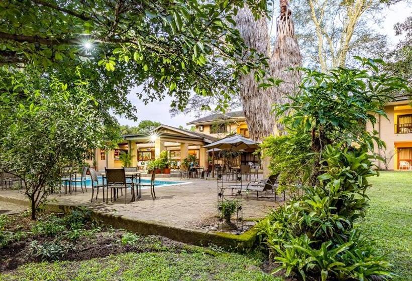 Отель Numbi & Garden Suites