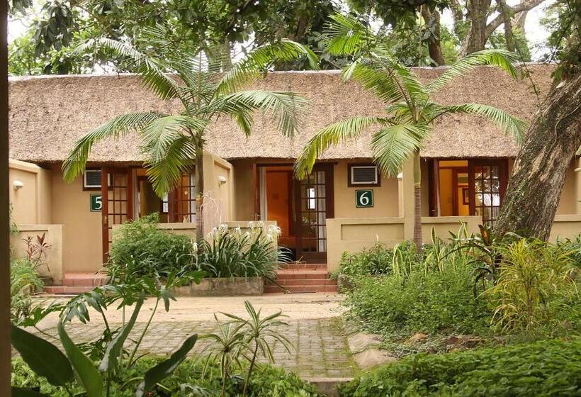 Отель Numbi & Garden Suites