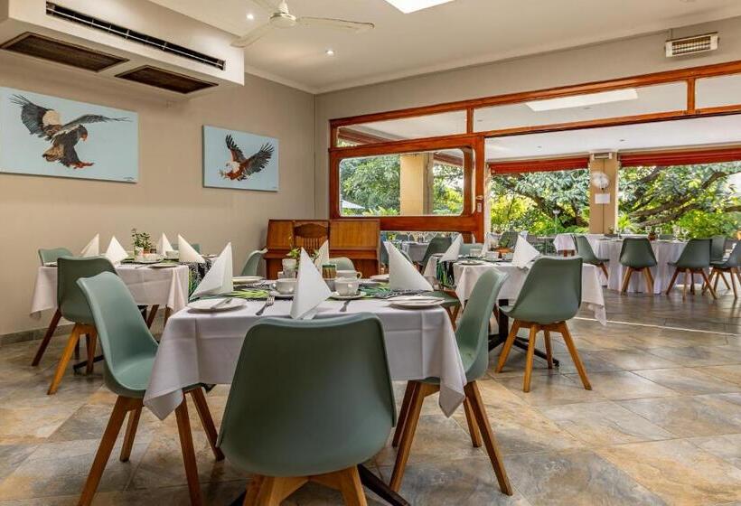 Отель Numbi & Garden Suites