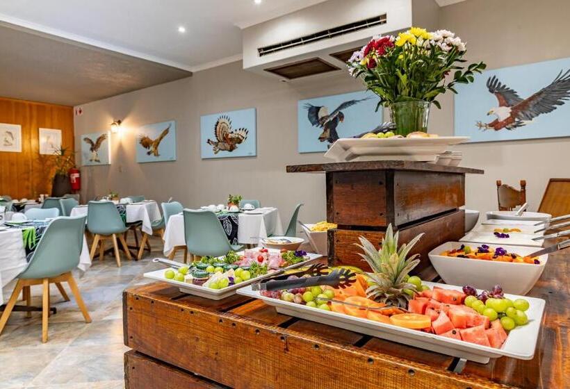 Отель Numbi & Garden Suites