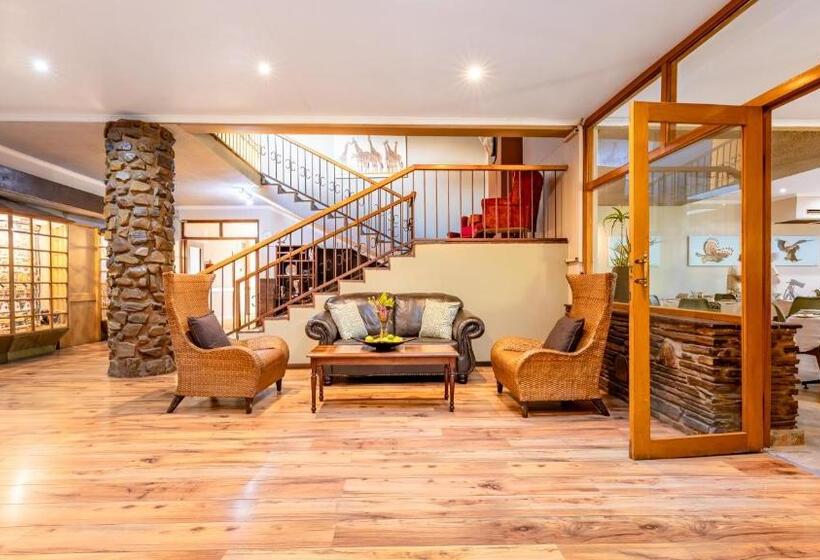 Отель Numbi & Garden Suites