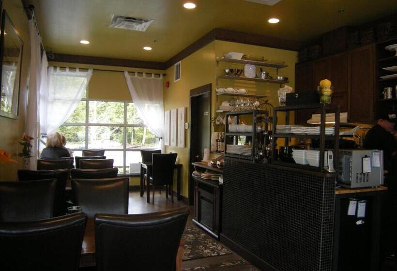 בית מלון כפרי Oceanside Village Resort