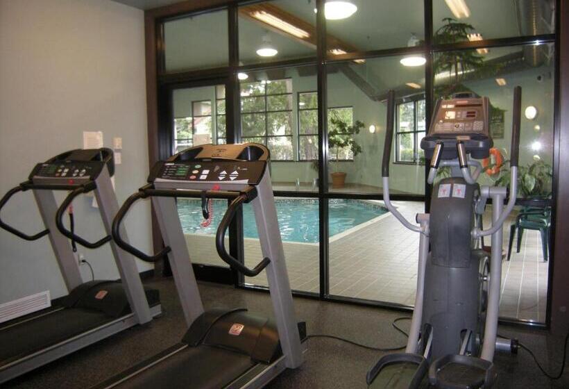 בית מלון כפרי Oceanside Village Resort