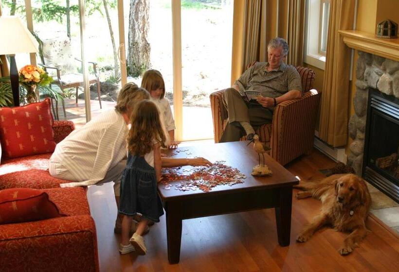 בית מלון כפרי Oceanside Village Resort