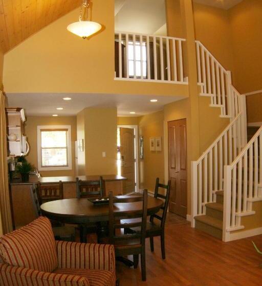 בית מלון כפרי Oceanside Village Resort