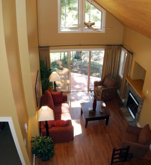 בית מלון כפרי Oceanside Village Resort